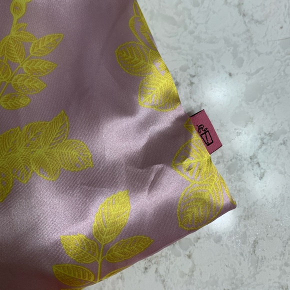 Refreshments Beauty Pouch.  Just reduced! - Picture 3 of 3